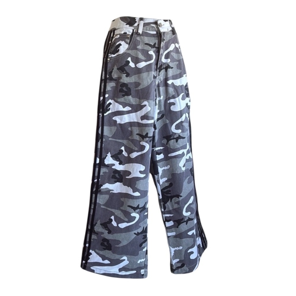 Heaven Can Wait Jeans, Women L Grey Camo EUC Wide Leg High Waist Tuxedo Stripes